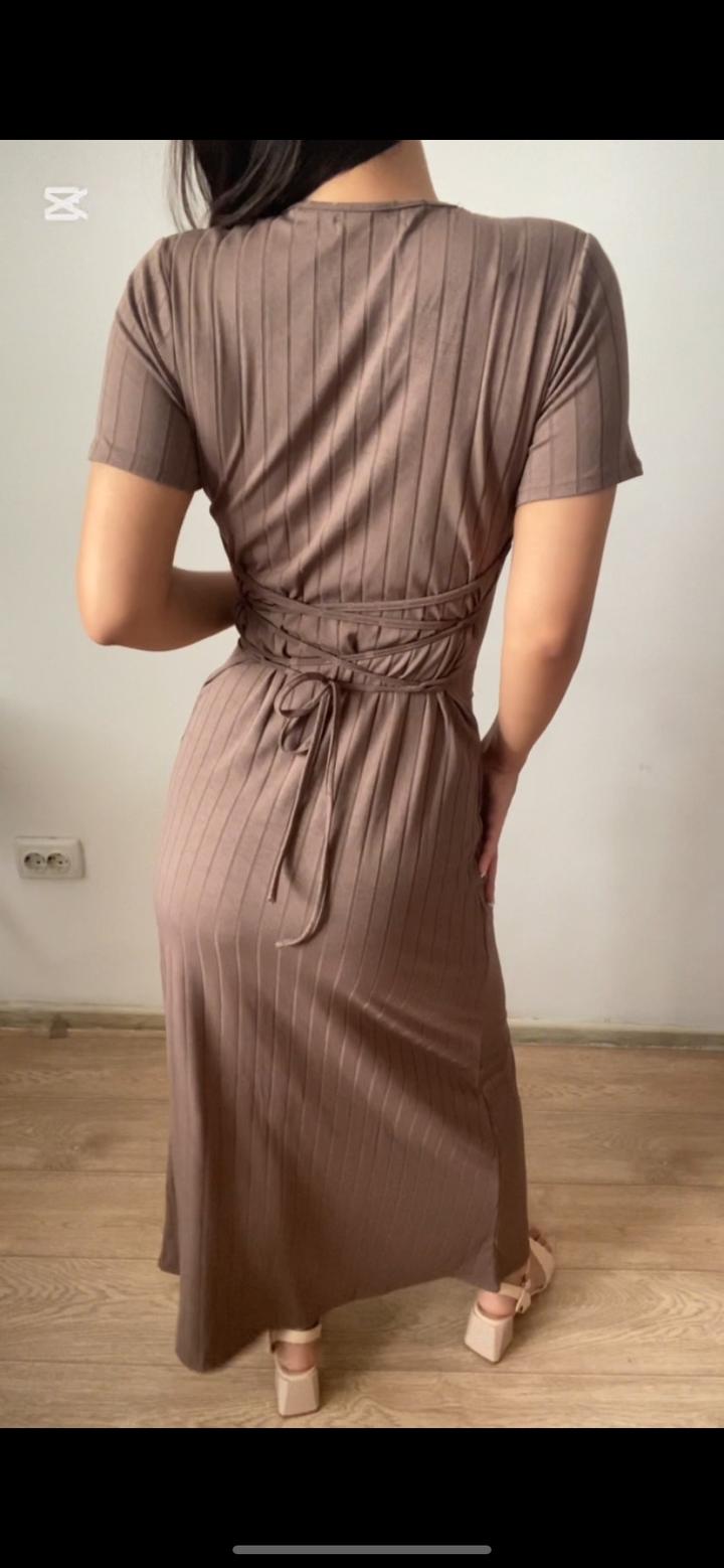 Платье с завязками сзади