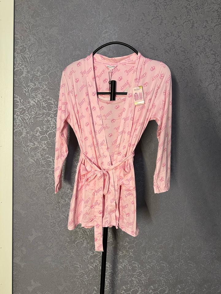Двойки, тройки, халаты от бренда Juicy Couture