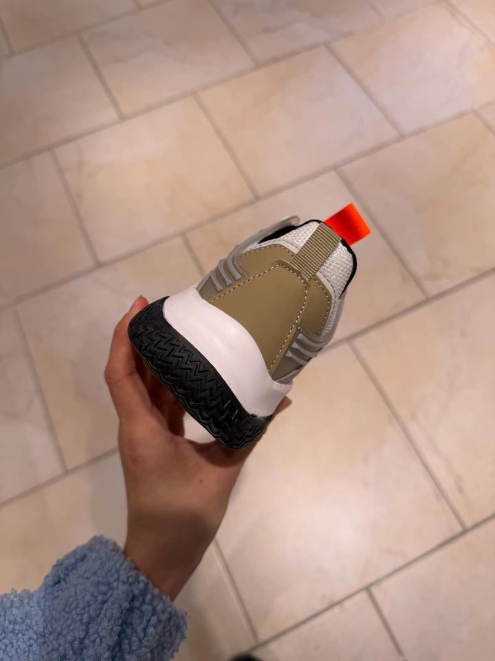 Детские кроссовки