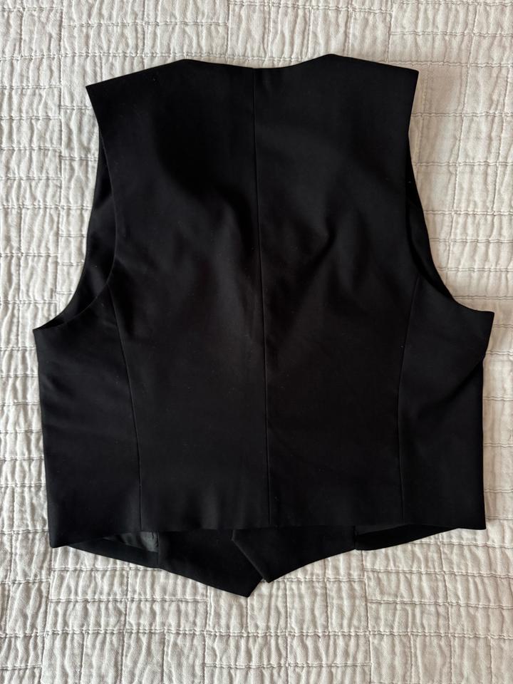 Черный жилет Zara