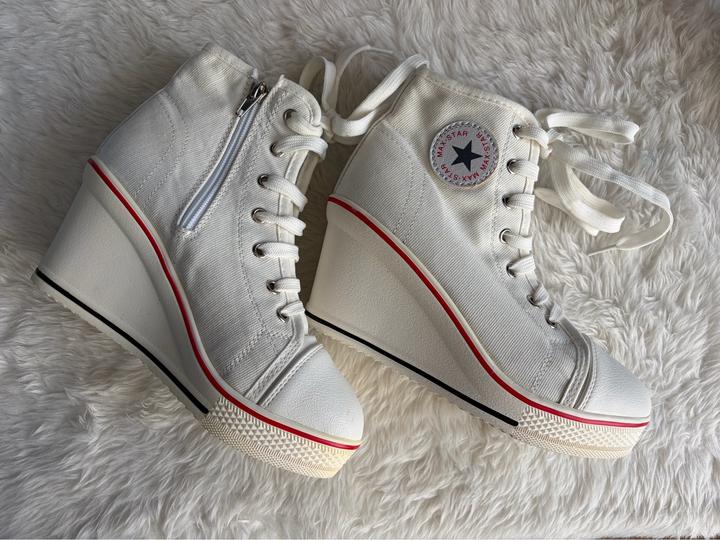 Кеды сникерсы на танкетке