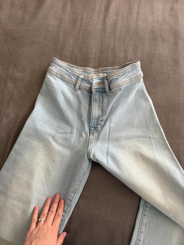 Джинсы клеш Zara