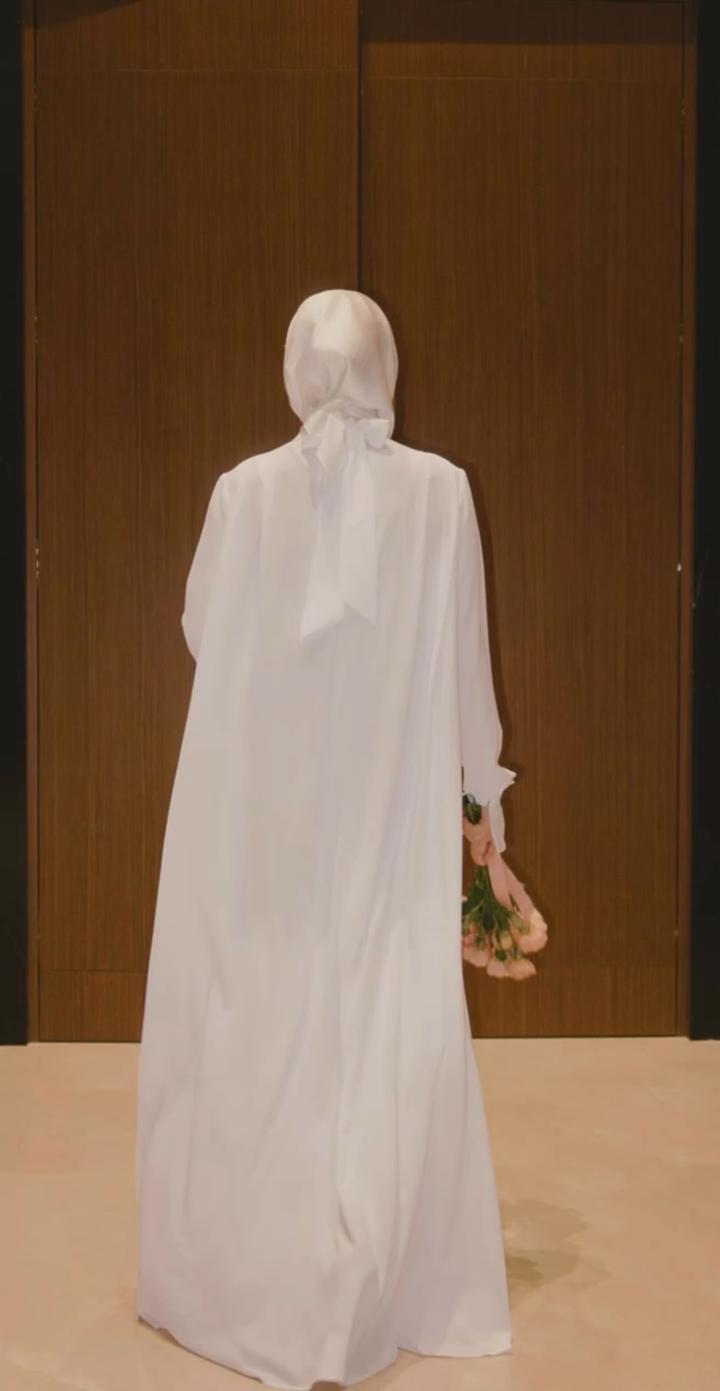 Белое платье