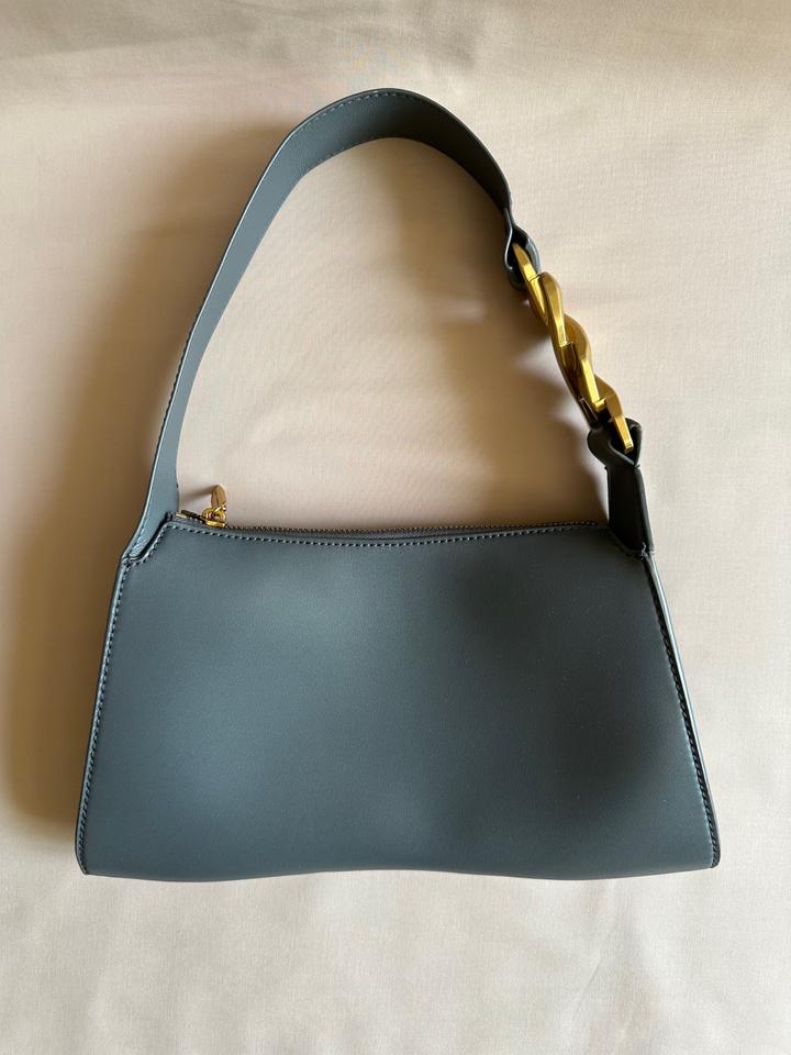 Продам сумку Charles&Keith