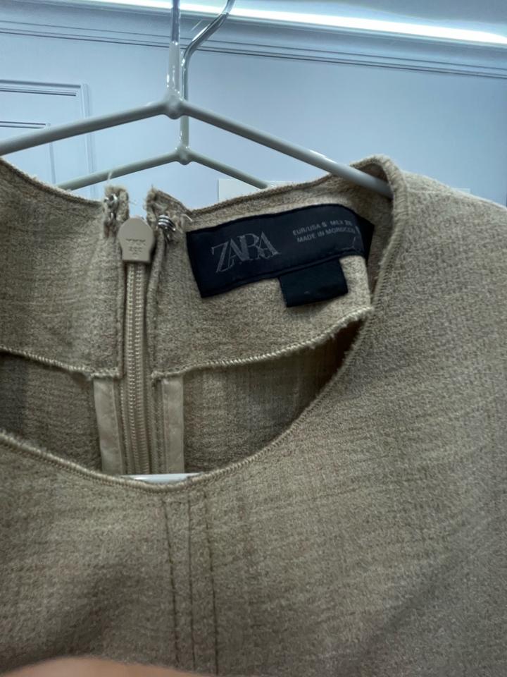 Платье Зара строгого силуэта