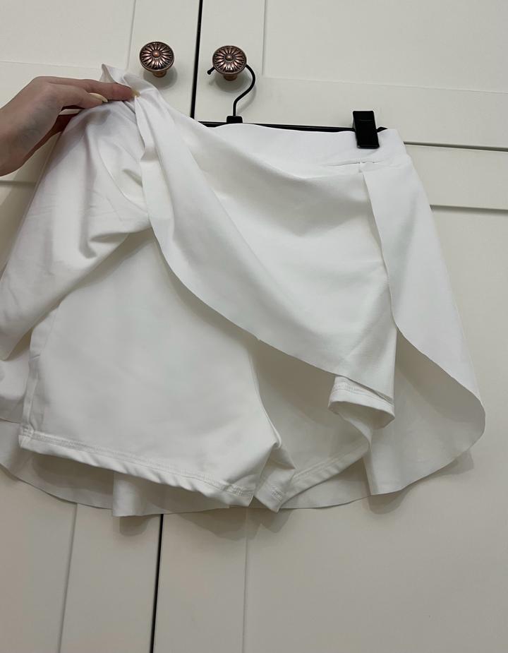 Белая юбка-шорты