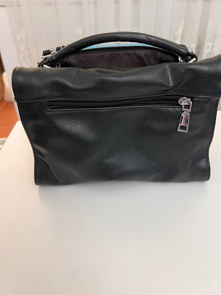 Эффектная сумка из натуральной кожи