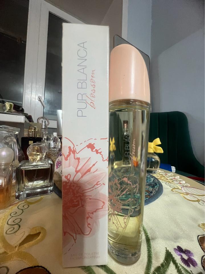 Avon Pur Blanca blossom