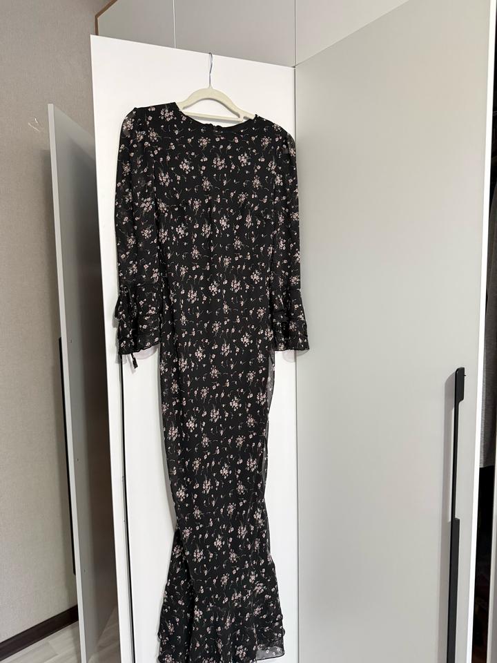 Платье черное с принтом