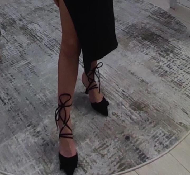 Замшевые босоножки на каблуках