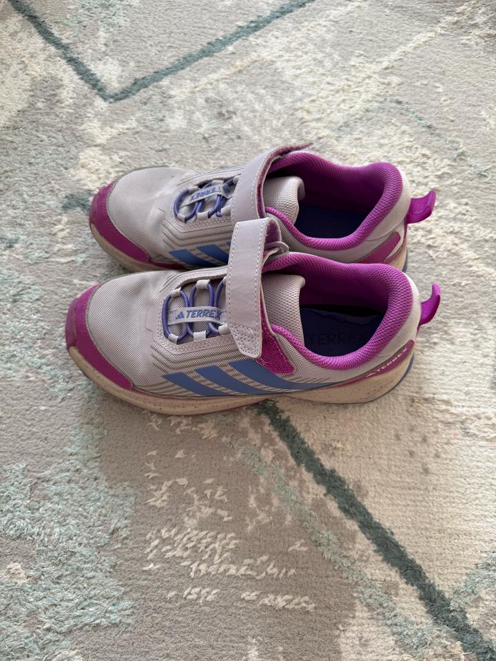 Кроссовки adidas 35 размер