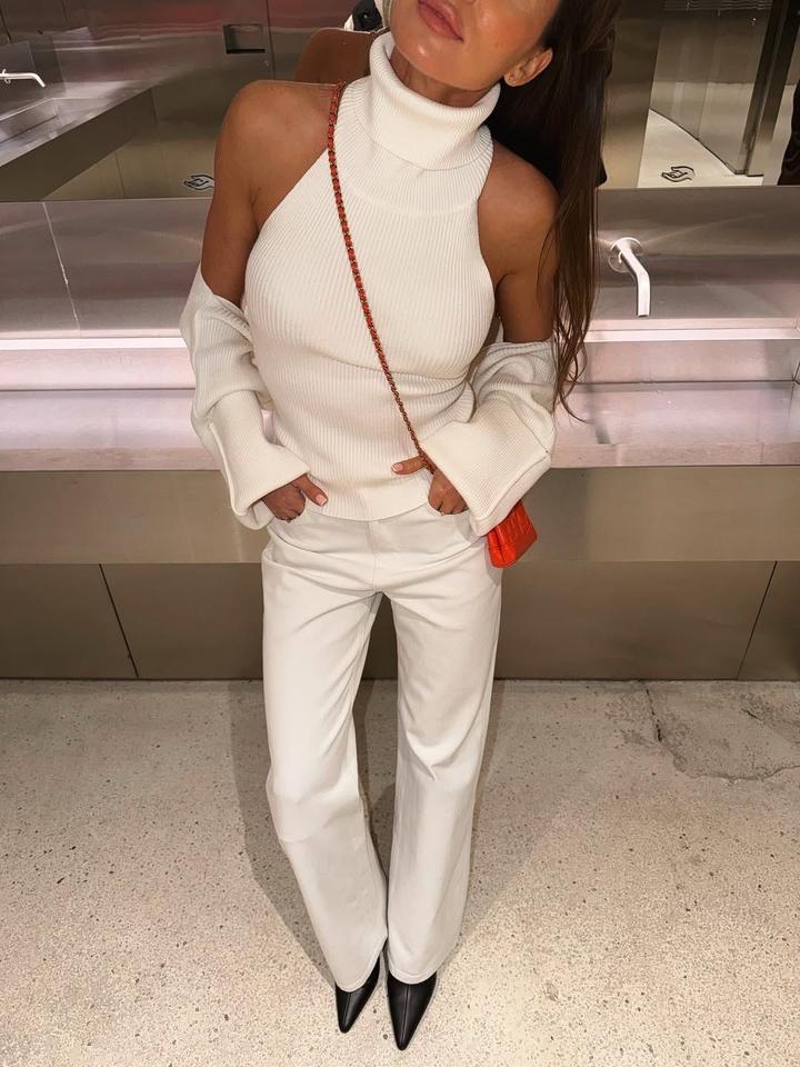 Кофта с открытыми плечами