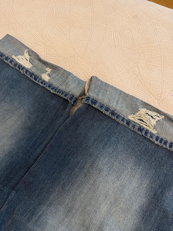 Рваные джинсы Zara