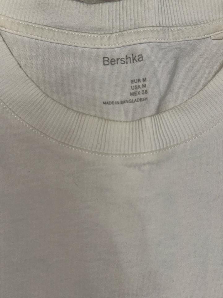 белый свитшот Bershka