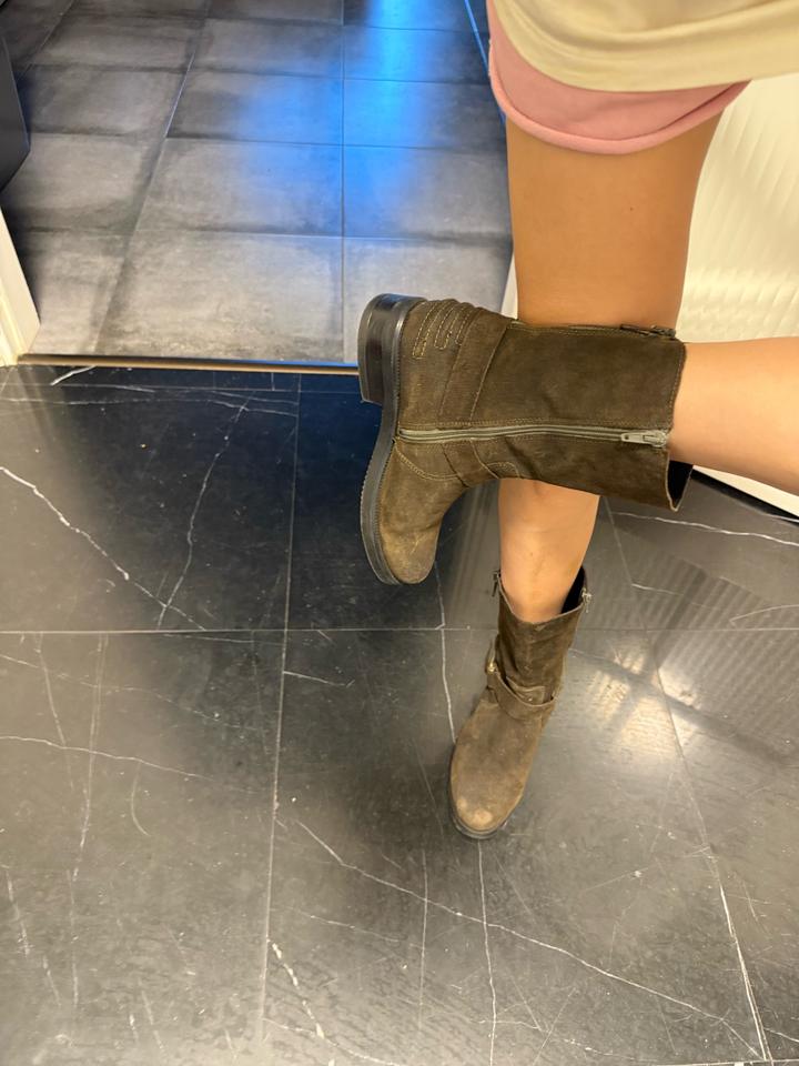 Замшевые сапоги 38