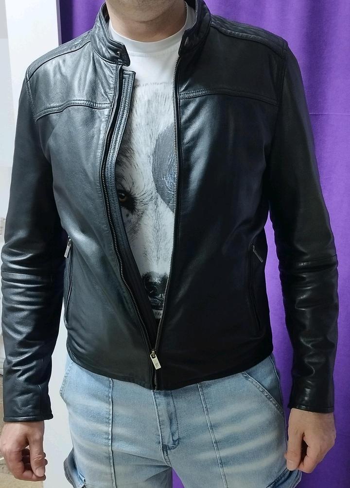 Кожаная куртка Massimo Dutti.