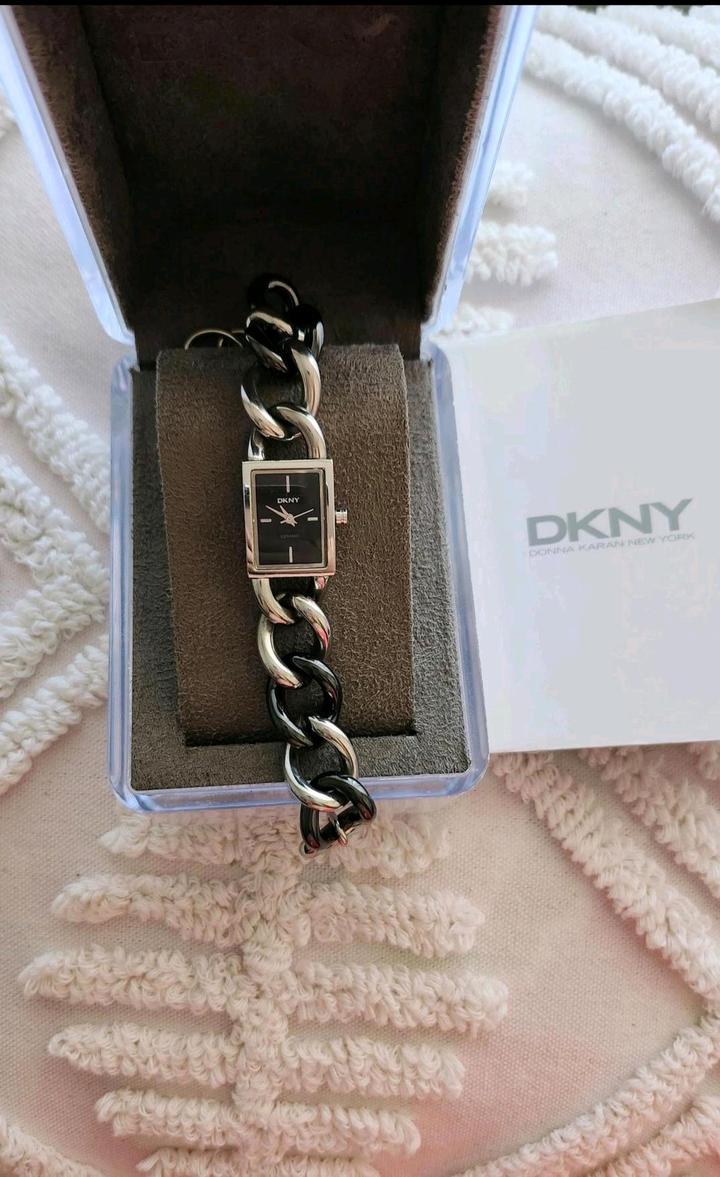 Часы DKNY
