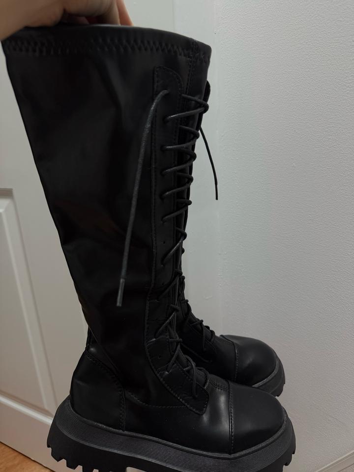 Сапоги на шнуровке длинные до колена