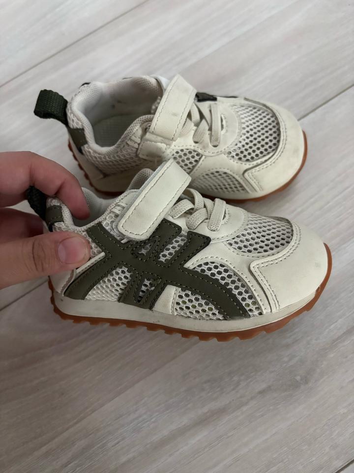 Продам кроссовки детские