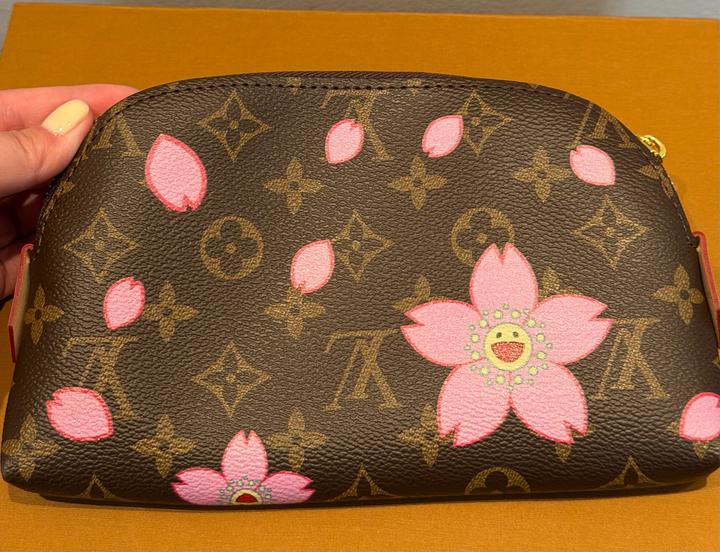 косметичка lv