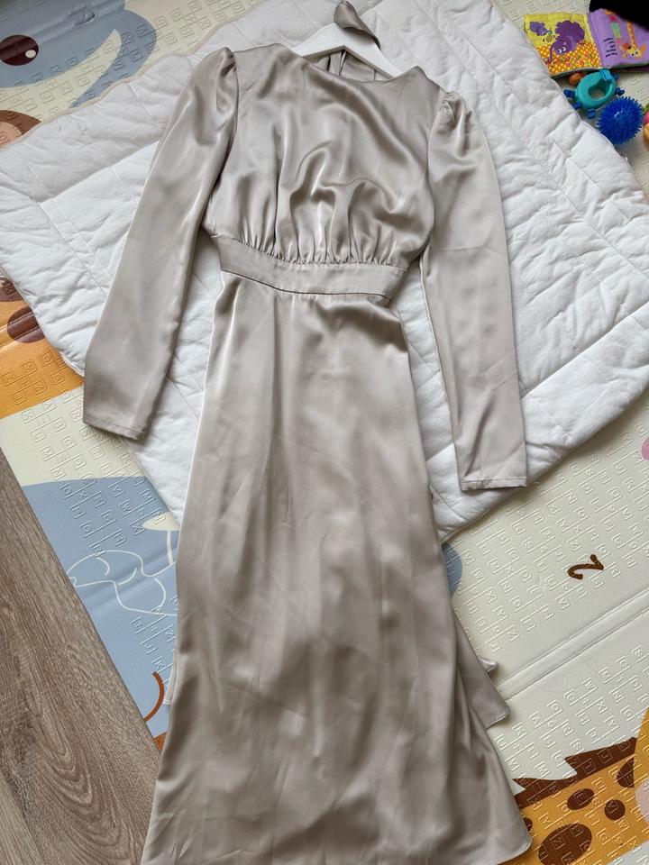 Платье Lichi шампанского цвета на запах