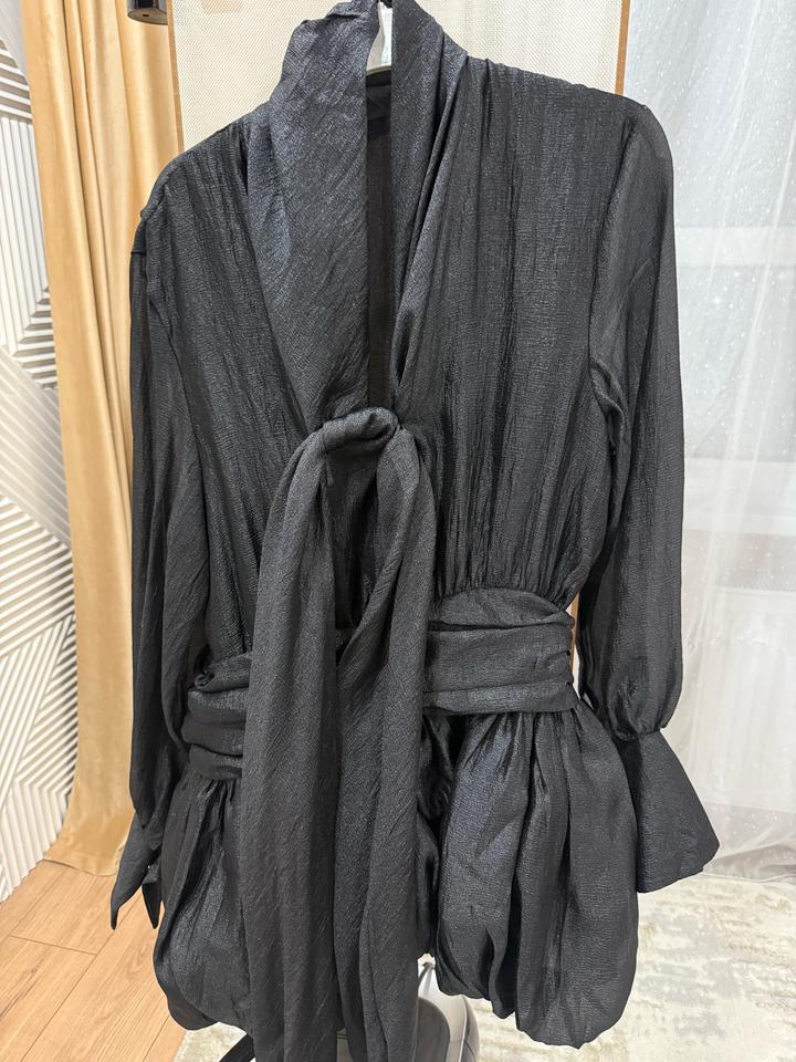 Черное платье , покупалось в Шоуруме в Алмате