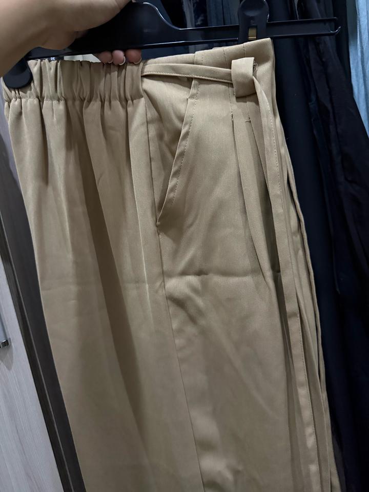 Бежевые брюки с поясом