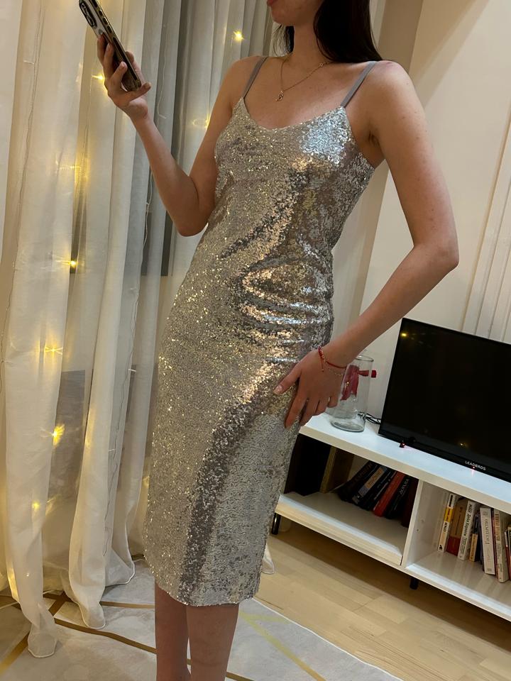 Платье в пайетках