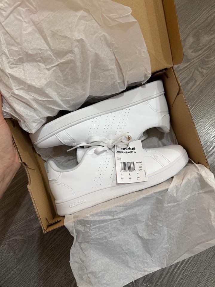 Женские кроссовки adidas