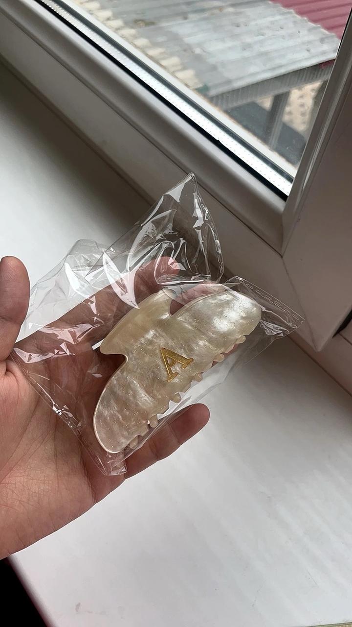 Заколка с инициалом