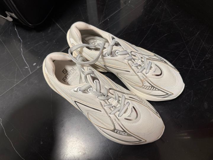 кроссовки Фенди 38,5