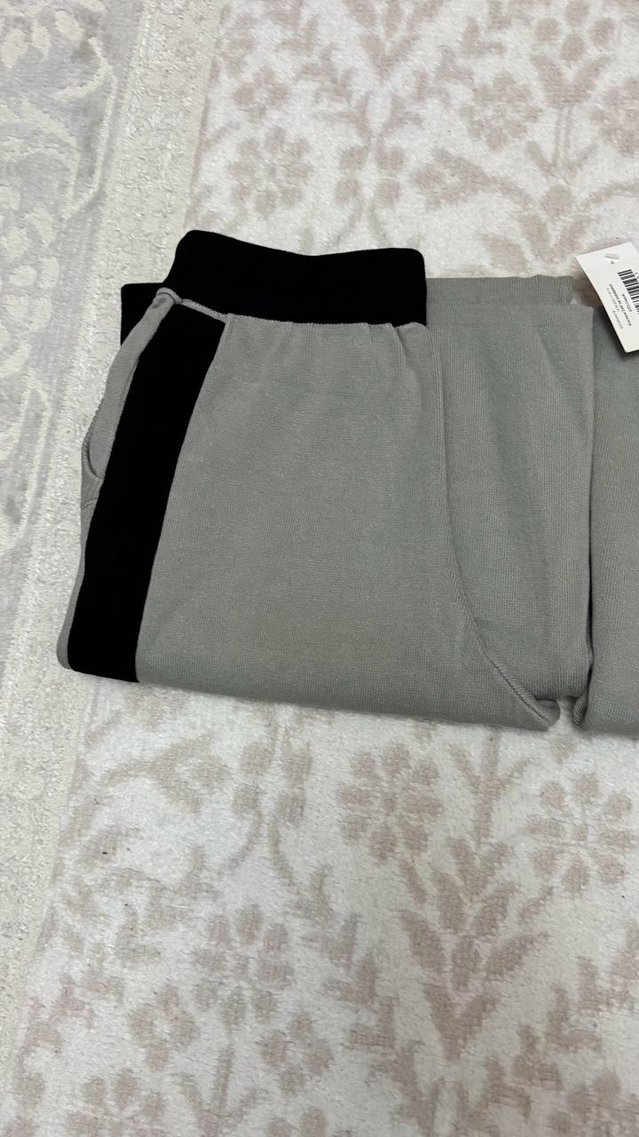 Двойка серый