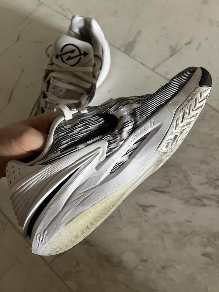 Баскетбольные кроссовки Nike