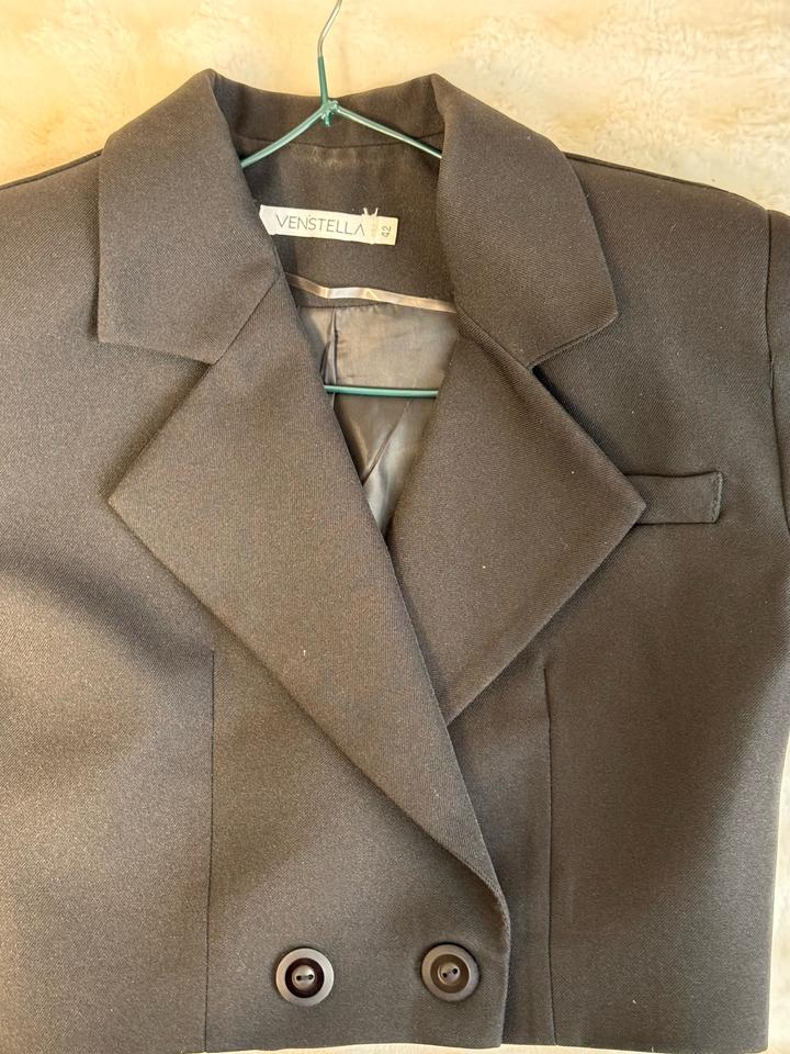 Короткий классический пиджак