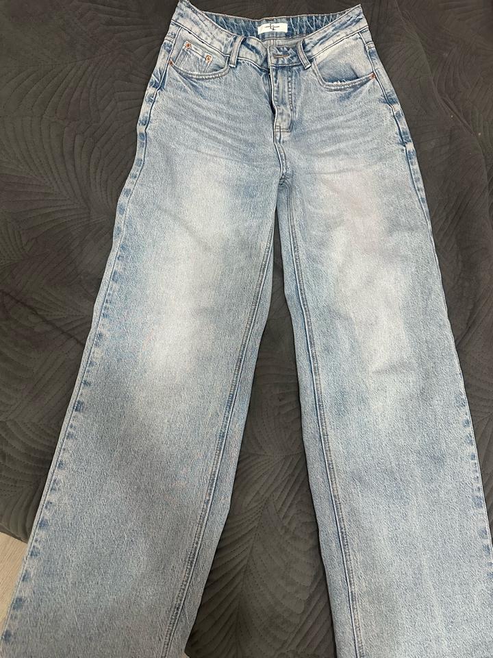 Джинсы новые