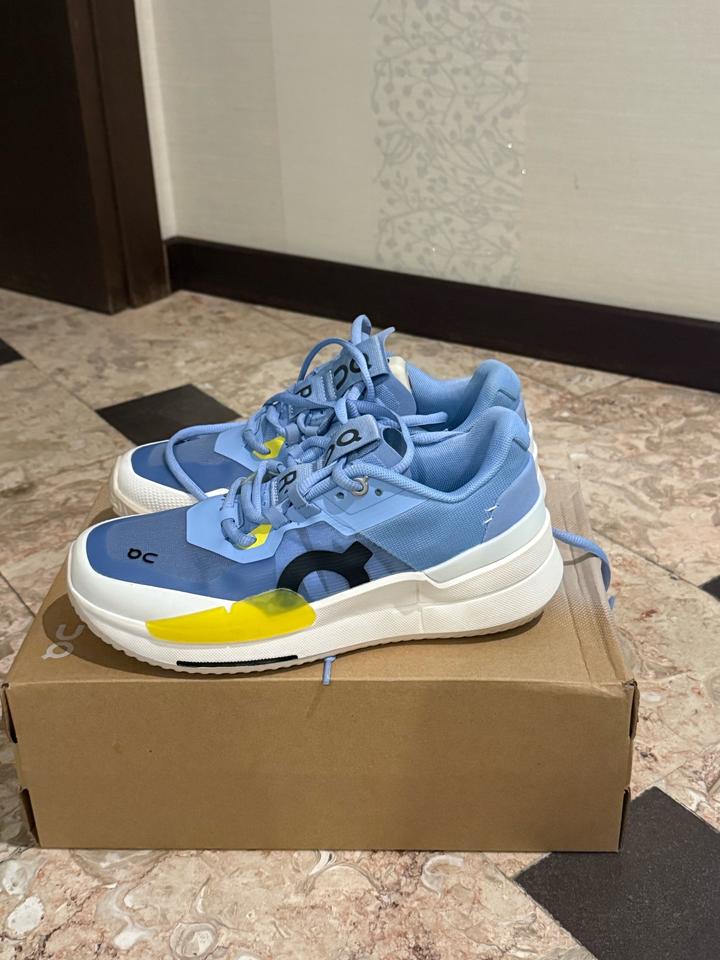 Кроссовки новые