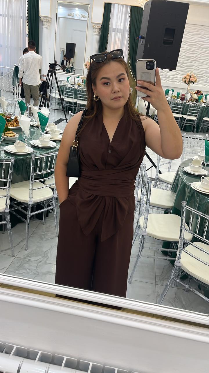 Продаю костюмы и платья