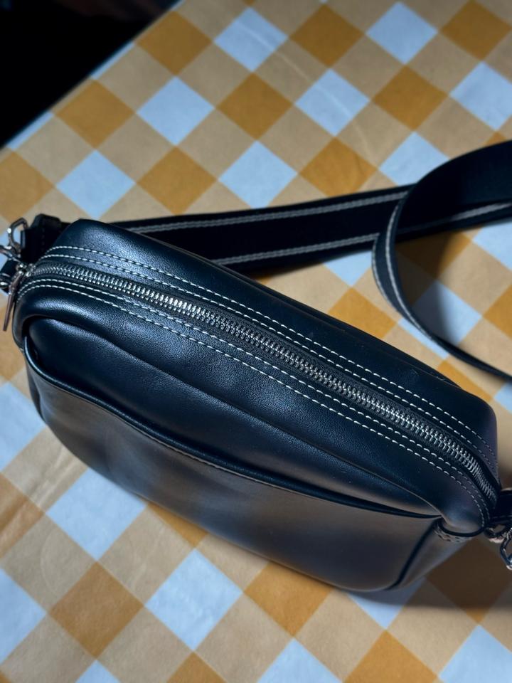 Вместительная сумочка/барсетка через плечо