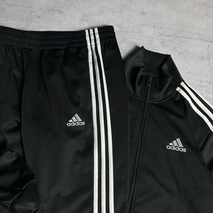 Двойка adidas
