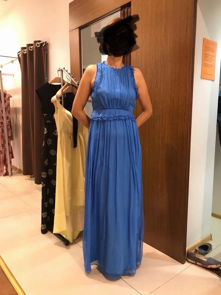 Голубое легкое платье