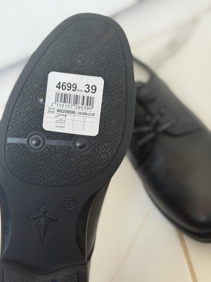 Женские чёрные кожаные полуботинки бренда Fabio Solano.