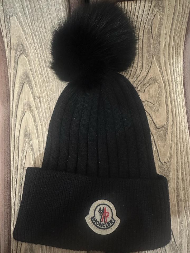 Шапка монклер