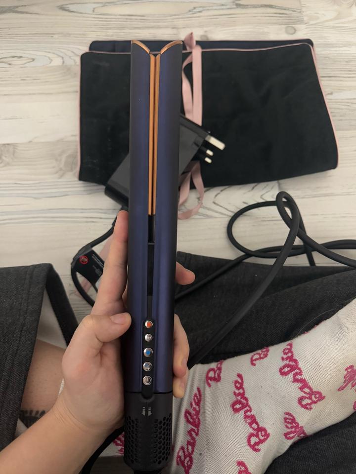 Dyson Airstrait Официальный Dyson Store Абу-Даби