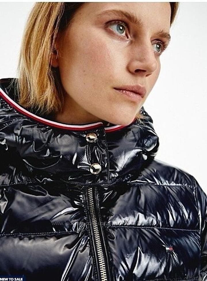 Темно синий зимний пуховик Tommy Hilfiger