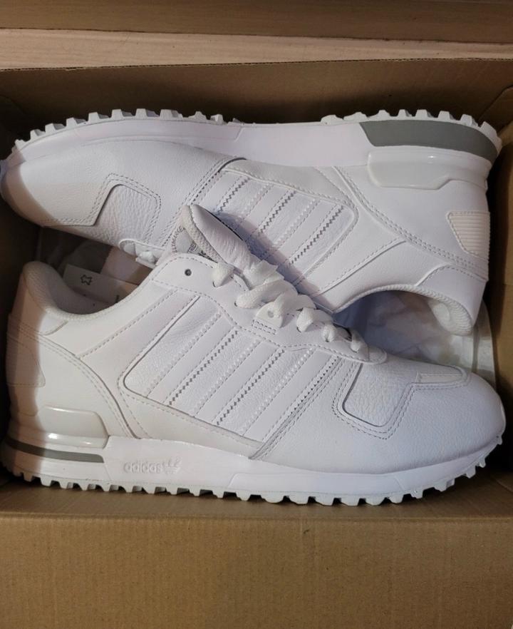 Adidas Originals ZX 700 оригинал новые 39,5