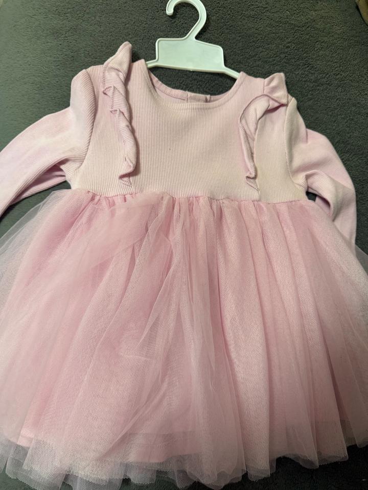 Розовое платье