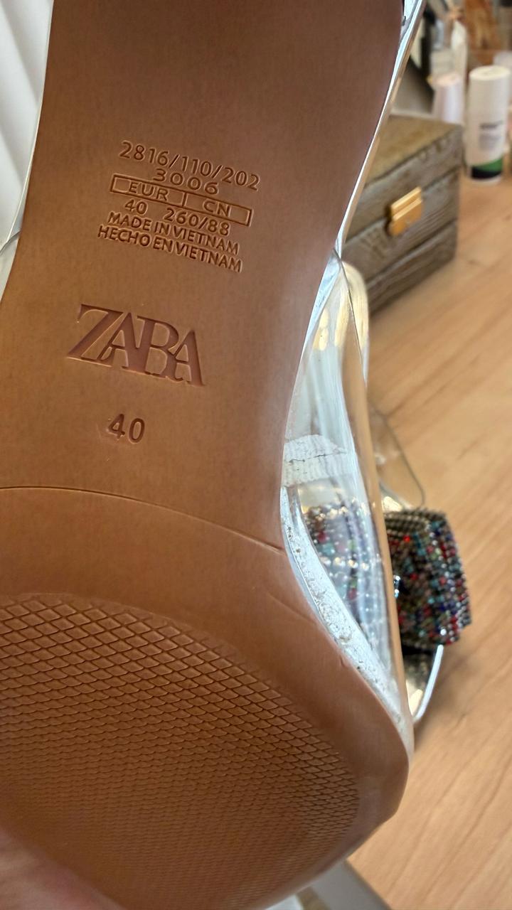 Красивые босоножки Zara