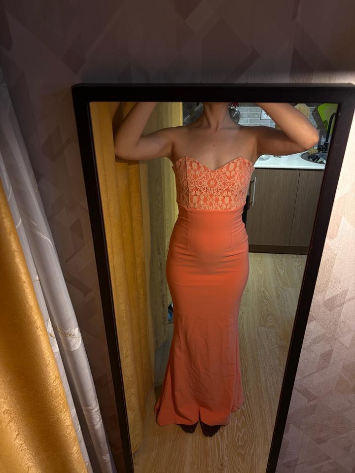 Вечернее элегантное коралловое платье