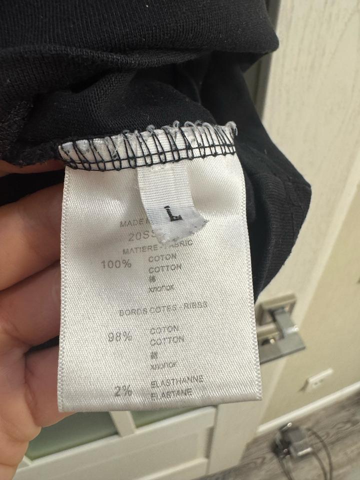 Футболка с вышитым логотипом от бренда Maison Margiela