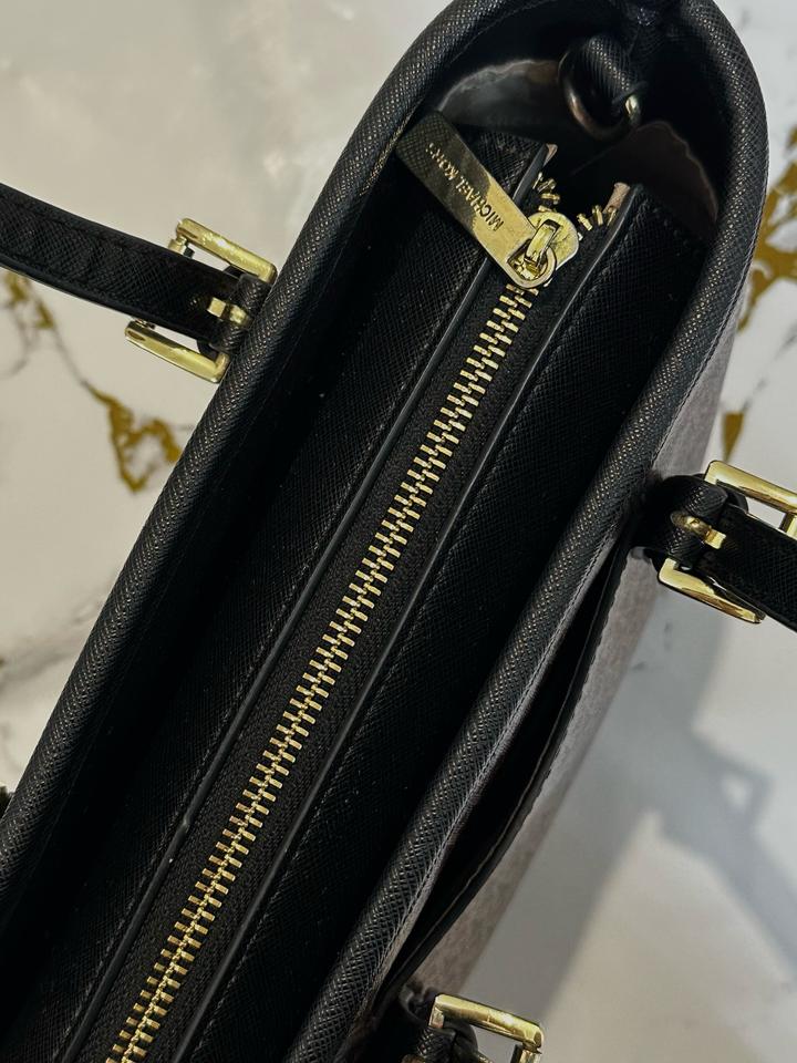 Сумка-тоут (шоппер) Michael Kors 🧡с круглым брелоком, ручками и молнией сверху.